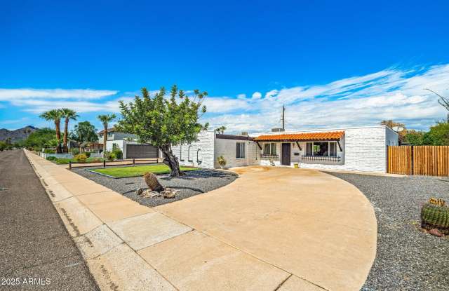 Photo of 8326 E CRESTWOOD Way