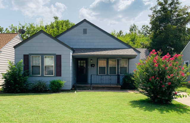 1136 NW Oak Ave Rent House