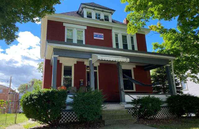 Photo of 305 E 16th Ave