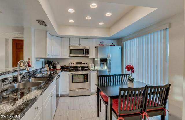 9450 N 94TH Place