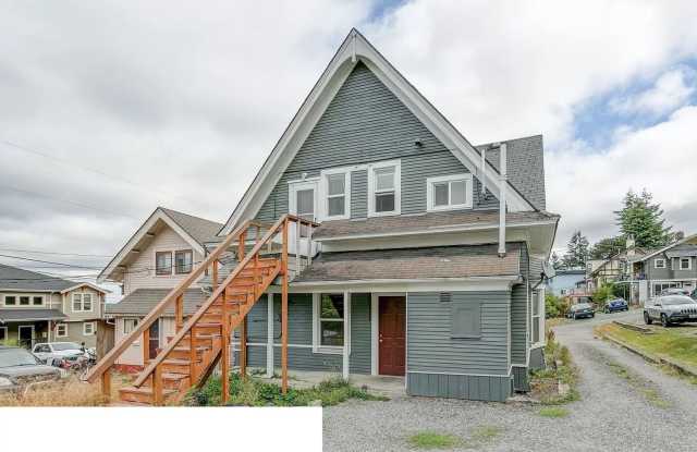 Large 6 Bedroom House Available in August!!