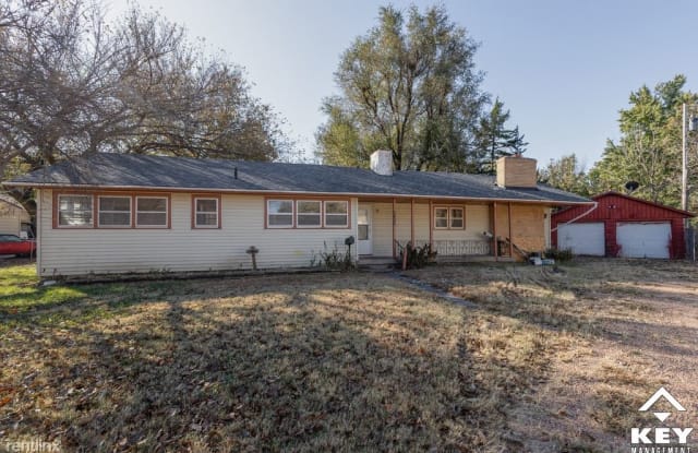 2435 E Glen Oaks Dr - 2435 Glen Oaks Drive, Wichita, KS 67216