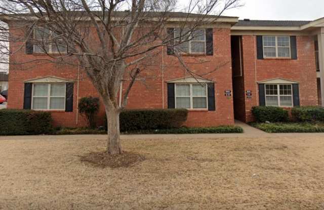 Great 2 Bedroom Condo !