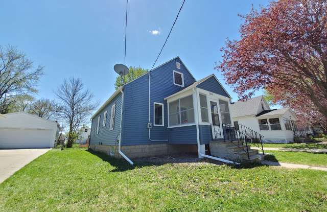 1252 4th Street Northeast