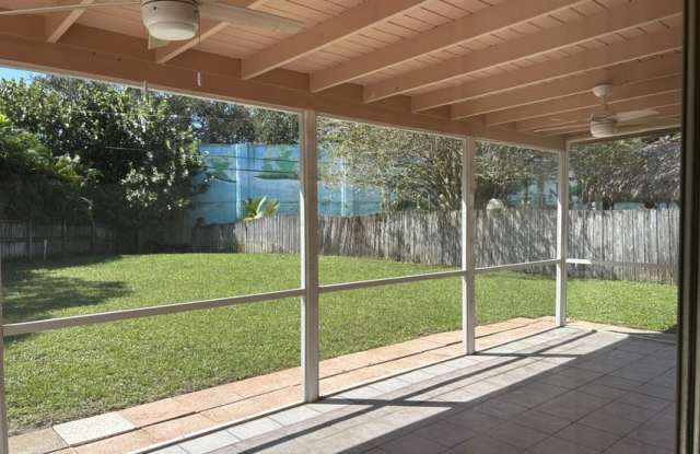 3940 Buttercup Circle South