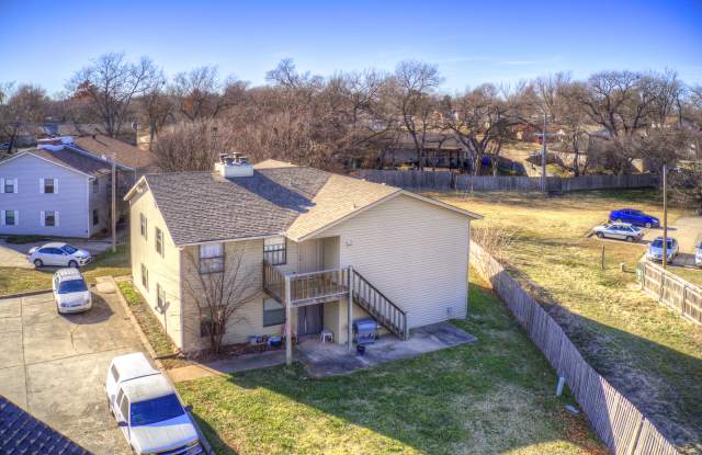 302 Vicksburg Cir - 302 Vicksburg Circle, Norman, OK 73071