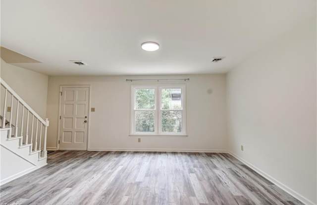 115 S Mendenhall Street