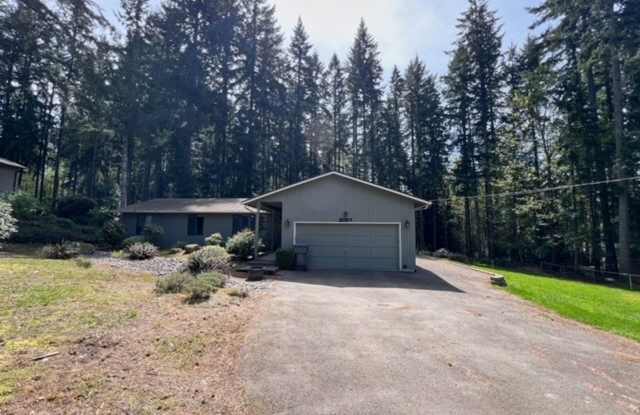 3 Bedroom 2 Bathroom Rambler with Lots of Land - 21817 Northeast 154th Street, Cottage Lake, WA 98077