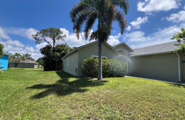 Photo of 944 SE Browning Ave