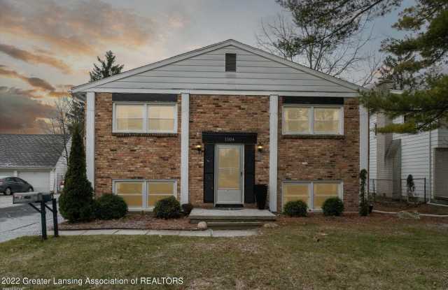 1104 N Hagadorn Rd