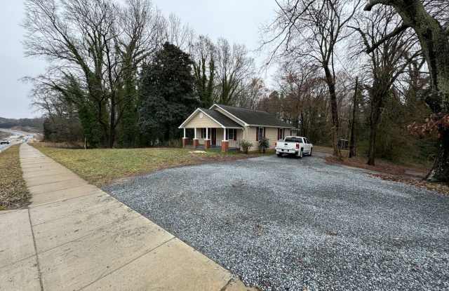 GREAT LOCATION!! Newly Remodeled 3-Bedroom Rental Home in Kannapolis