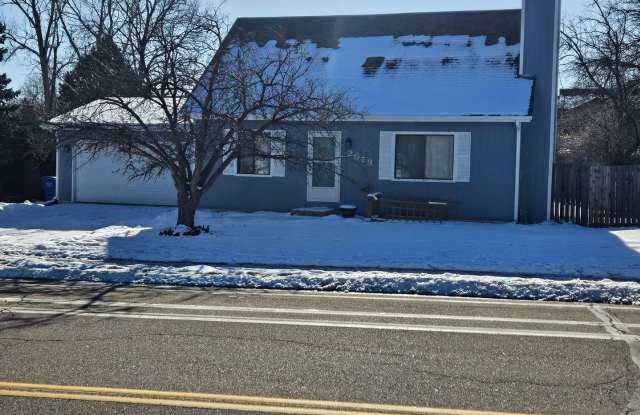 Detached 3 bedroom/2 bath with 2 car garage.