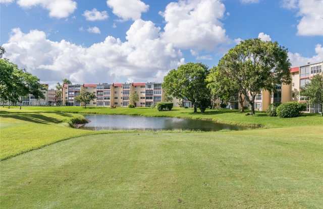 1040 Country Club Dr