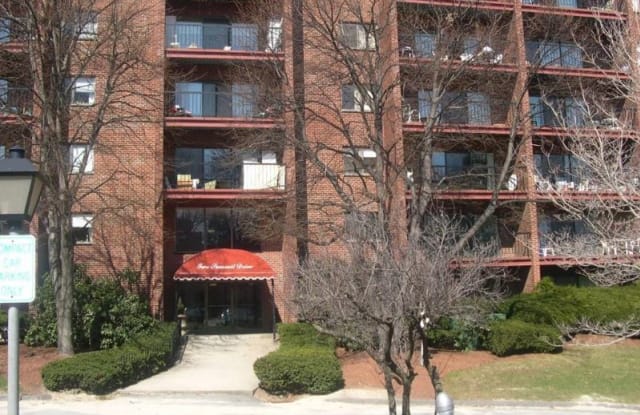 2 Summit Dr Apt 51 - 2 Summit Drive, Reading, MA 01867