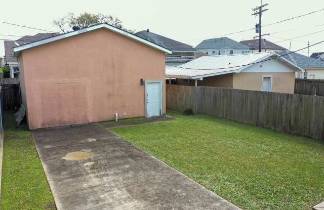 6749 General Haig Street