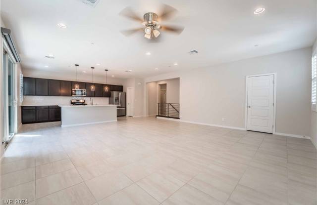 11287 Glowing Avenue