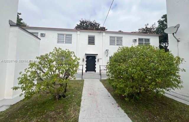 535 SW 7th St