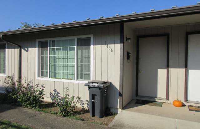 Updated, Spacious One Bedroom