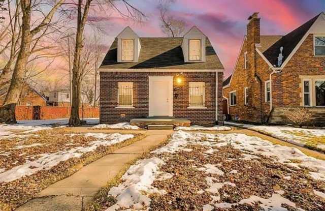 9744 Lakepointe Street E