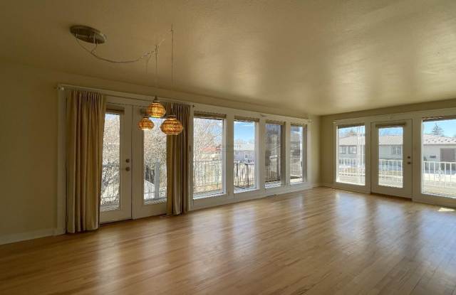1469 Oakwood