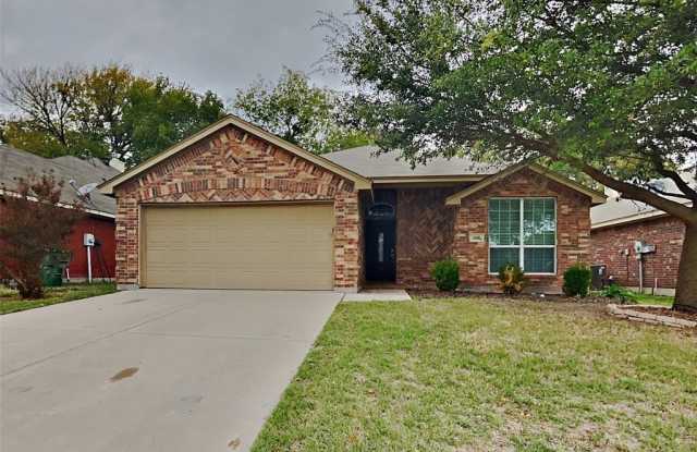 648 CLEARBROOK - 648 Clearbrook Street, Azle, TX 76020