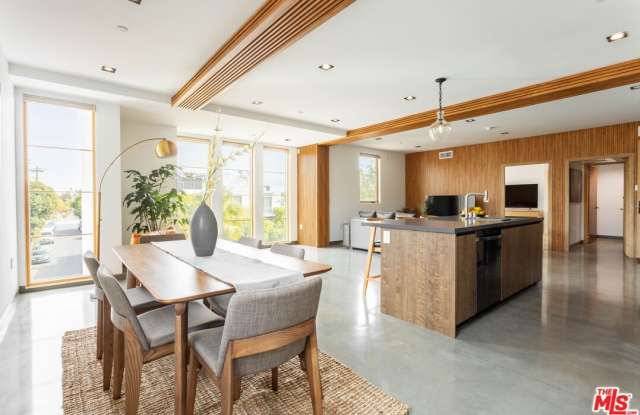 Photo of 547 N Sweetzer Ave unit: 102