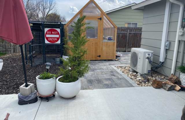 11 South Campbell Avenue