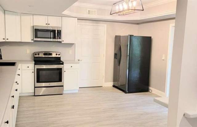 3595 Greenside Court unit: B