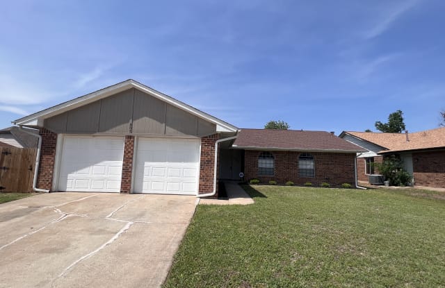 905 Royal Ln - 905 Royal Lane, Yukon, OK 73099