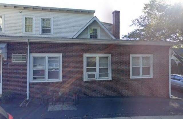 1000 Maple Ave Apt D - 1000 Maple Avenue, Lancaster County, PA 17603