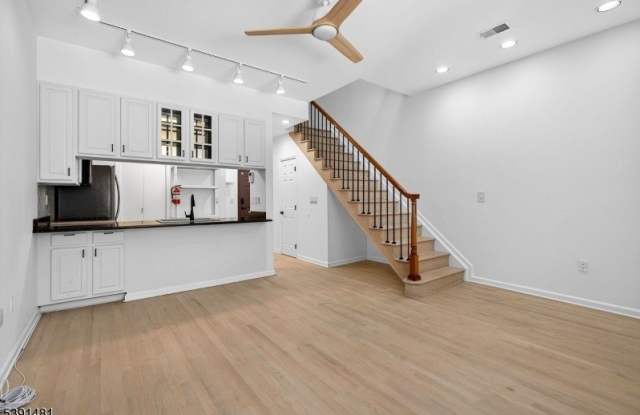 Photo of 159 Palisade Ave Unit 2R