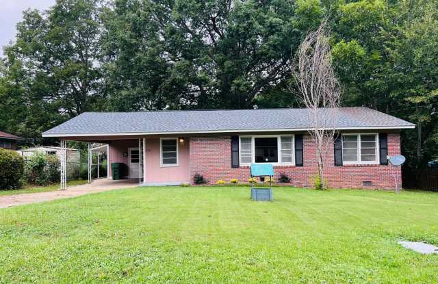 Spacious 3 Bedroom, 1 Bath Home in Opelika