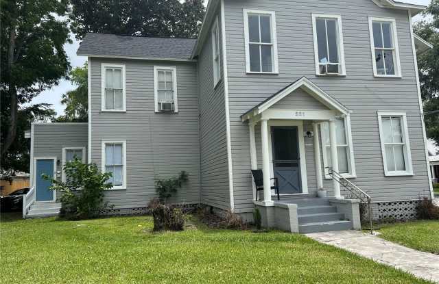 221 SE SANCHEZ AVENUE
