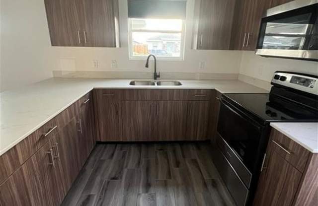 1006 N Clarence Avenue