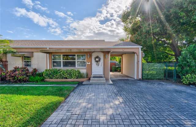 Photo of 800 NE 6th St