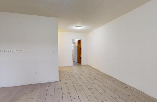 1451 NE 170th St # 105A