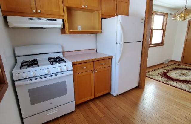 1925 County Road E East