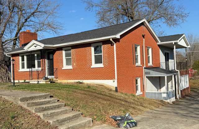 2056 Hodgenville Road