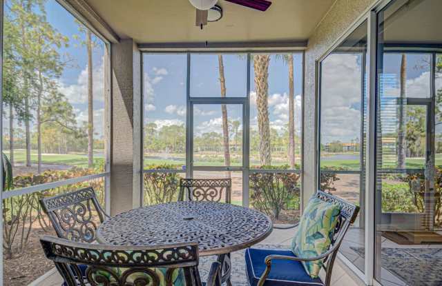 ** GOLF ENTHUSIASTS?  ** PRESTIGIOUS VANDERBILT COUNTRY CLUB ** STUNNING 2 BED-2 BATH PLUS DEN HOME **