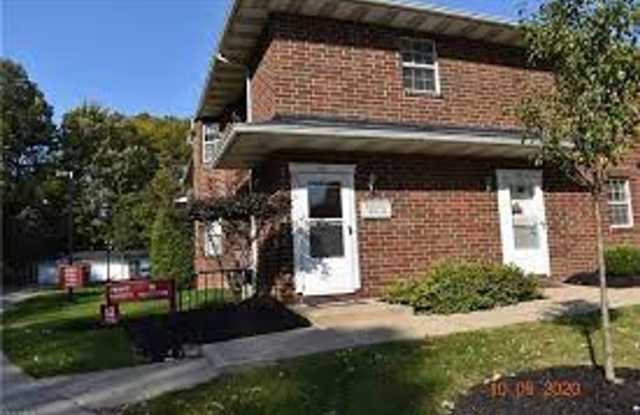 2 Bedroom, 2 Bath Broadview Heights - 1200 Tollis Parkway, Broadview Heights, OH 44147