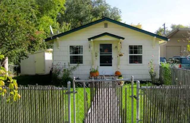 This perfect 2-bedroom, 1-bathroom Apartment with Great Location!