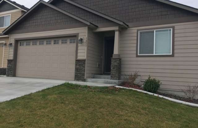 Photo of Beautiful Three Bedroom in Badger Mountain!