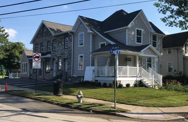 400 W WAYNE Avenue unit: 3