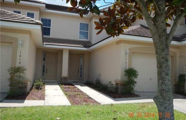 1612 W Spring Meadow Loop