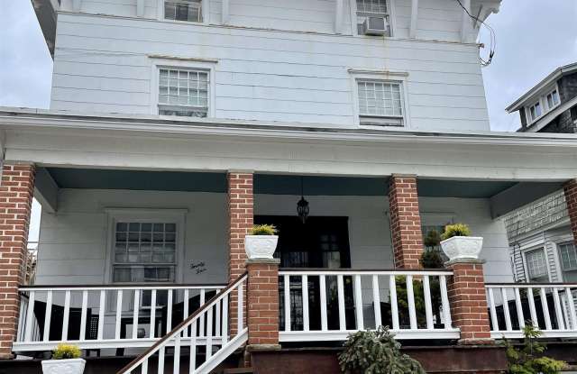 24 S Vassar Sq Square