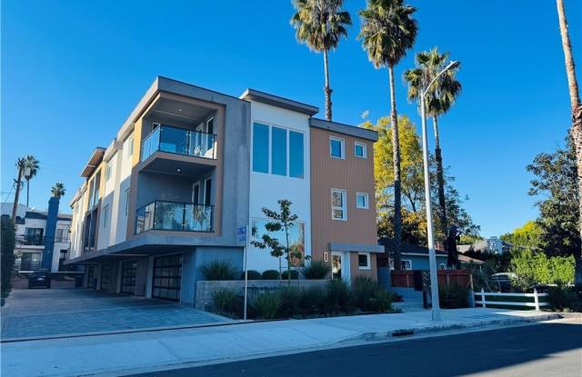 Photo of 11815 W Holly Way