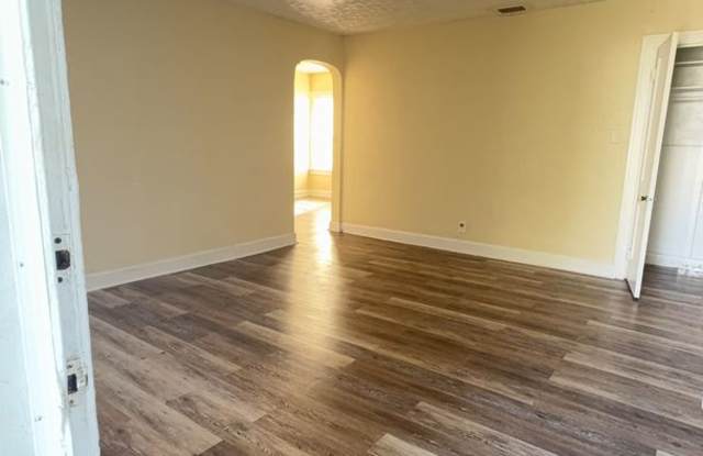 Historic Charm 3 bedroom/ 1 bath Home with bonus room