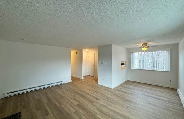 Stunning 2 Bed, 1 Bath w/ Laundry  AC in Lincoln Heights! - 2333 East 29th Avenue, Spokane, WA 99223