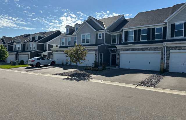 3 Bedroom 2 1/2 bath townhome -Close to Target Corp Headquarters -Available Oct 1st -* $400 rent credit for first month's rent with Oct 1st lease start date.