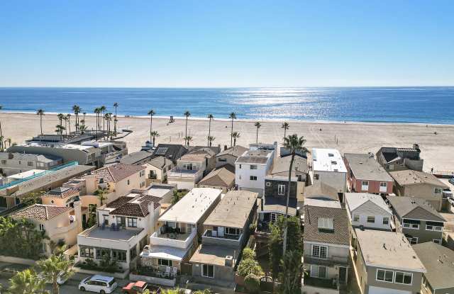 Photo of 1519 West Balboa Boulevard - A